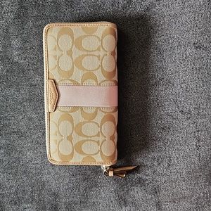 Nwot Coach tan and pink wallet